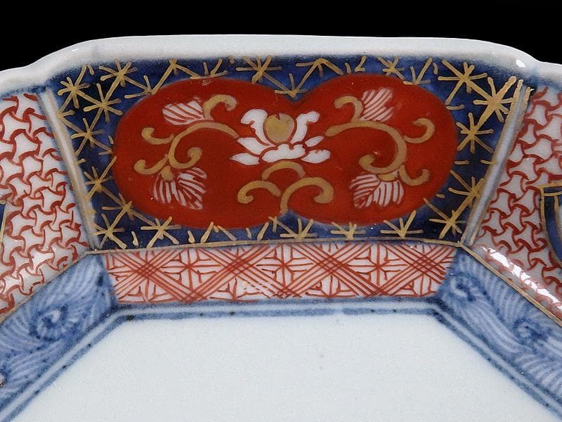 古伊万里　金襴手　毘沙門亀甲紋に花の図　八角６寸皿　江戸期N934AS-CYw