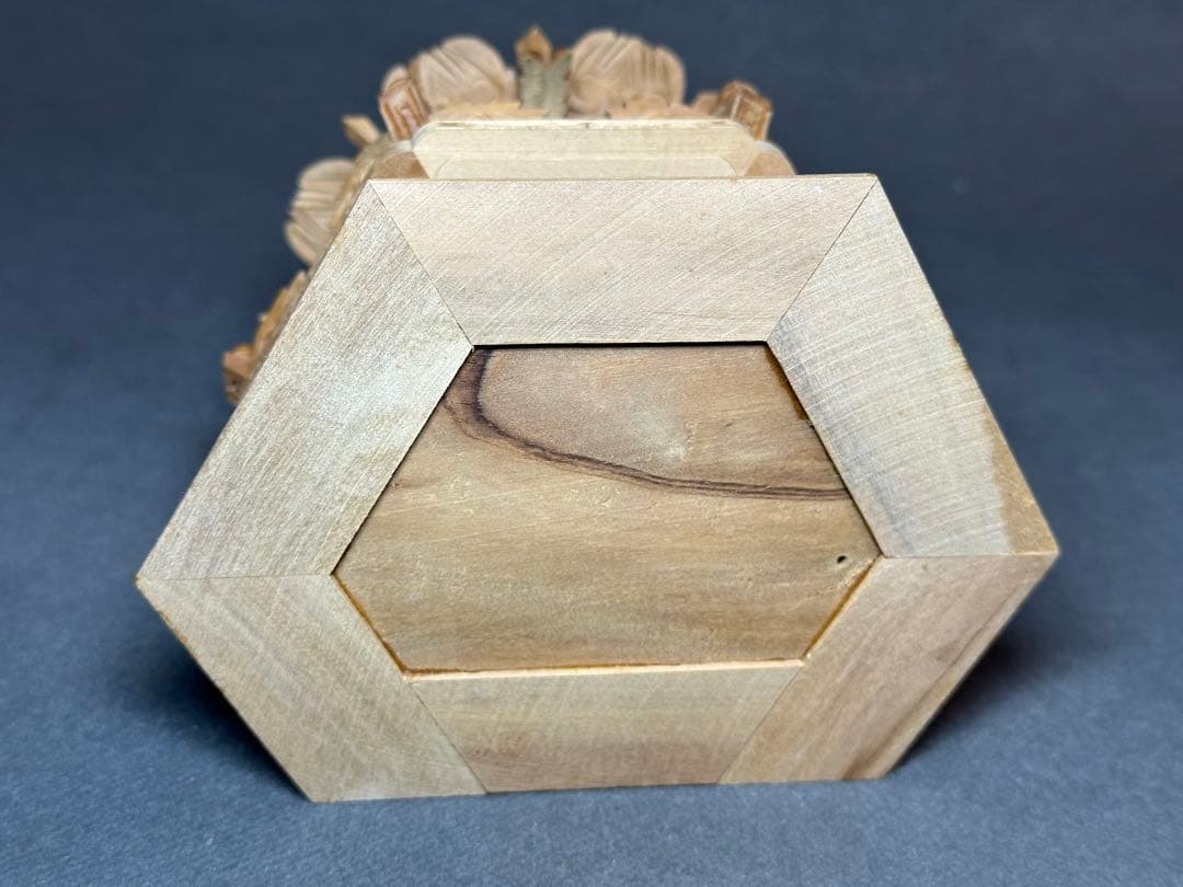 白檀　金泥書　丹型阿弥陀如来　4.5寸 六角ケマン台　木彫り　仏像アンティーク