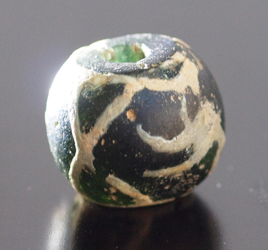 ジャワ発掘、珍しい横向き鳥マニック・ブルン　黒の胎に白で鳥・放射・Ｘ・環モチーフ