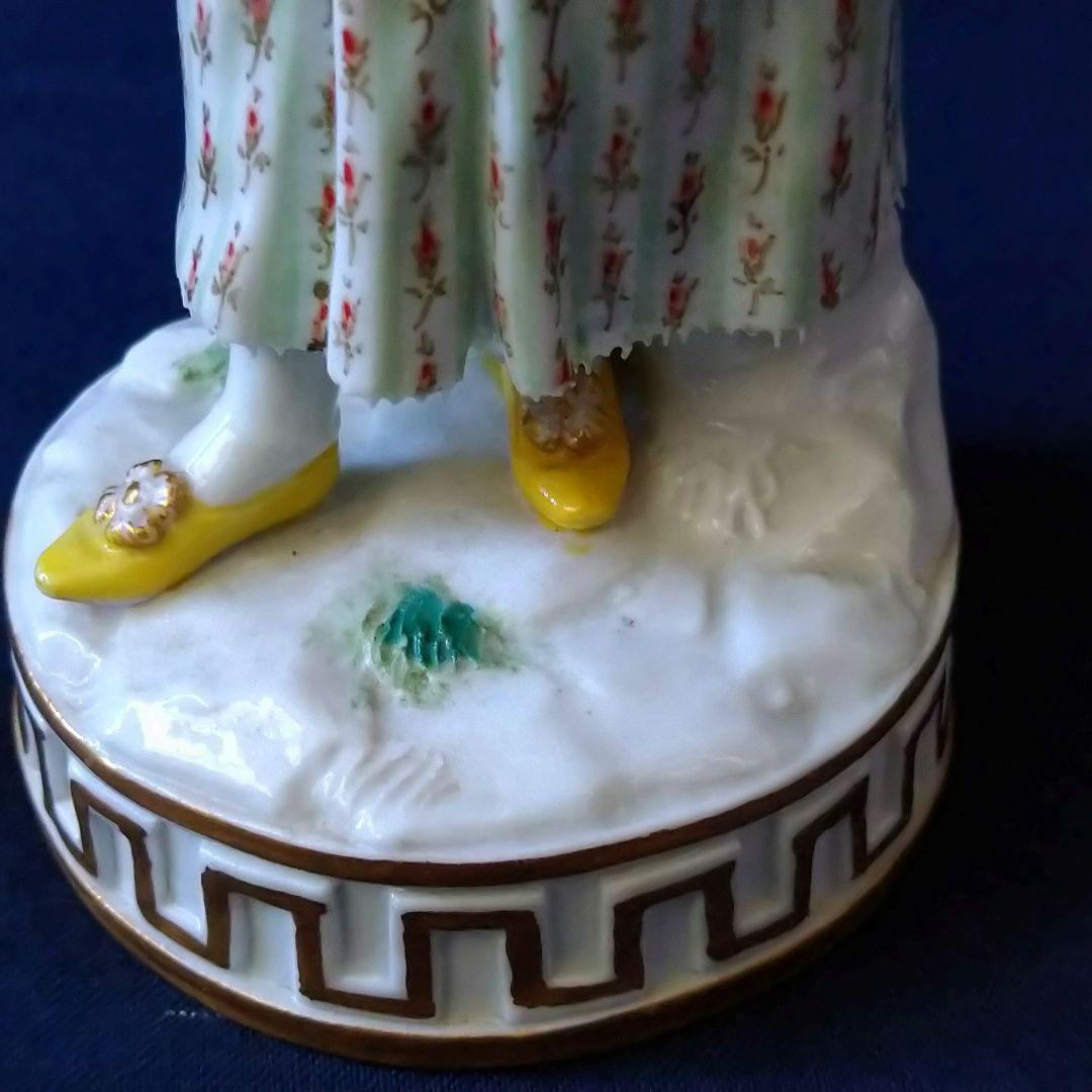 ✤1924年以前マイセンフィギュリン『ガーランドを持つ女性』①