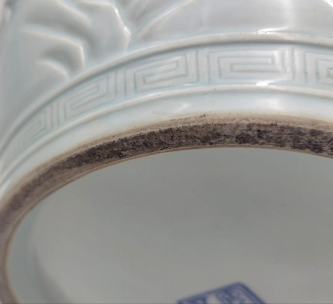 安東五(韓国人間国宝)　陽刻　染付　大型壺　箱無し　骨董品、美術品