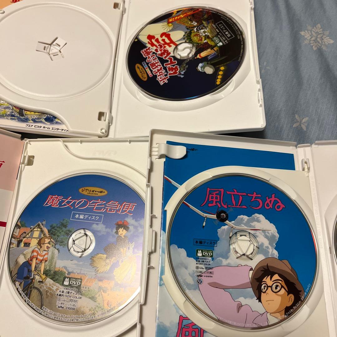 ジブリDVDとケース12作品のセットです。映画本編全て見れます。