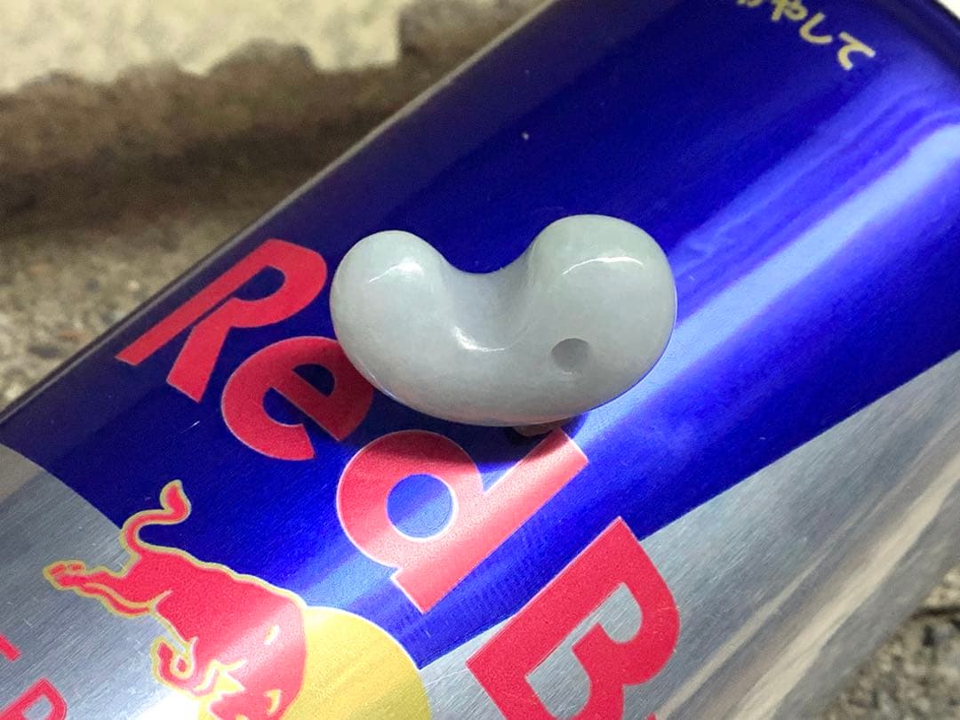 ⭕️1個だけ本物ジェダイトをお持ちください　糸魚川翡翠勾玉　ロウカン‼️機械鑑定付