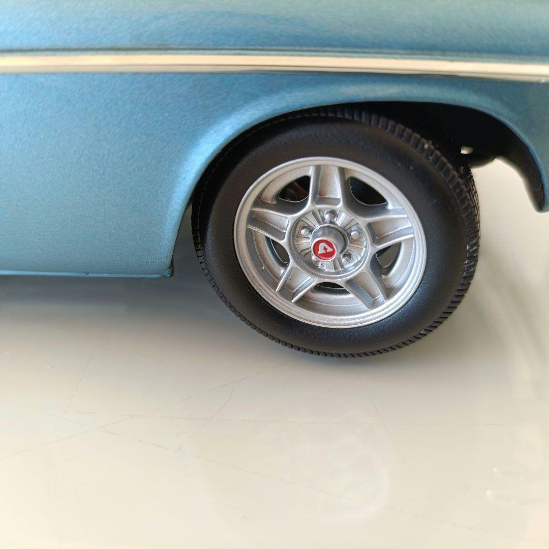 ミニチャンプス製　ボルボ P1800 ES ブルー