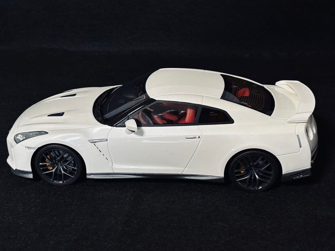 【特価！】日産 GT-R ホワイト 1/18 京商 R35 送料無料