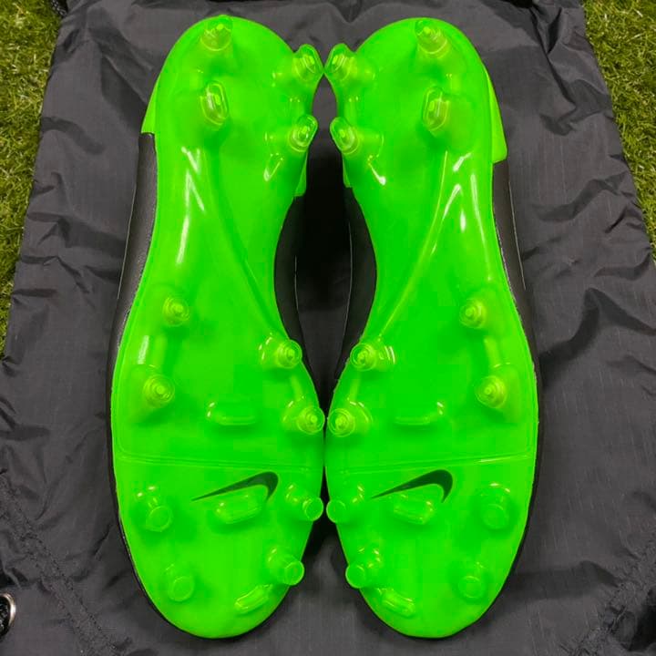 サッカースパイク ナイキ ティエンポ レジェンド Ⅴ FG