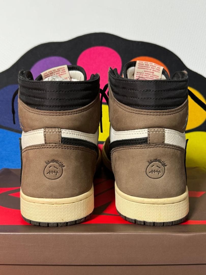 Travis Scott × Nike Air Jordan 1 ダークモカ