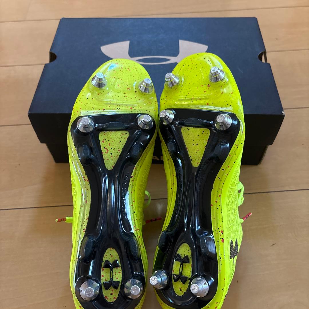 美品アンダーアーマーサッカースパイク固定式26.5cm 蛍光イエロー