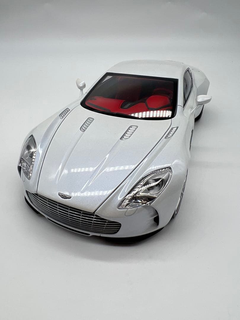 No7ミニカー1/18箱ありAUTO art ASTONMARTIN ONE77