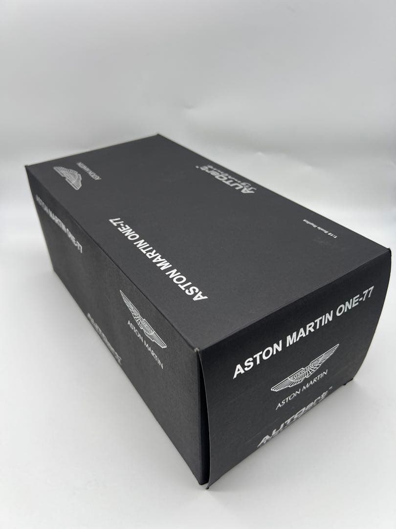 No7ミニカー1/18箱ありAUTO art ASTONMARTIN ONE77