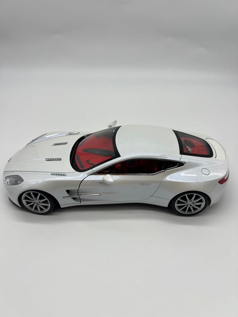 No7ミニカー1/18箱ありAUTO art ASTONMARTIN ONE77