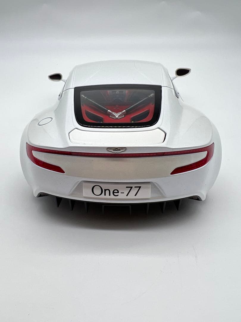 No7ミニカー1/18箱ありAUTO art ASTONMARTIN ONE77