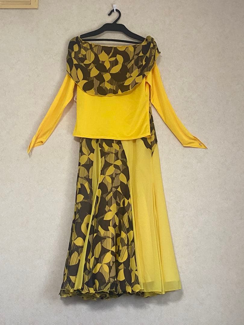 社交ダンス衣装 イエローとブラウンの葉模様