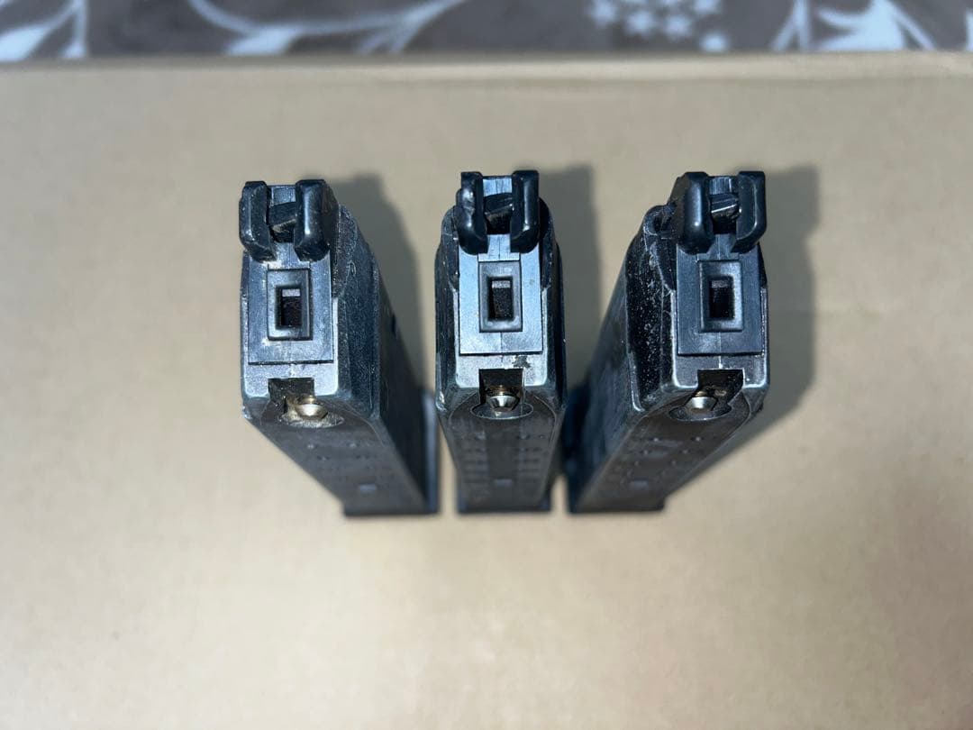 ガスガン　東京マルイ　G17カスタム　フラットダークアース　マガジン3本付き