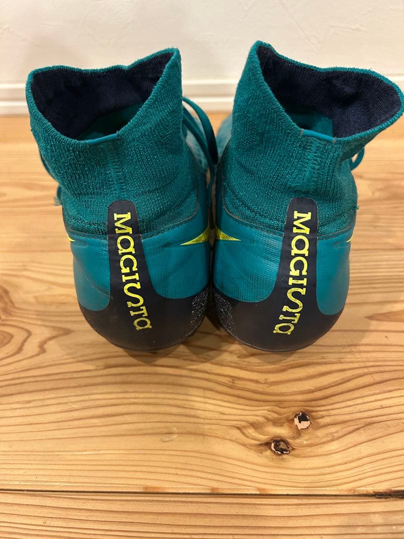 NIKEサッカースパイク マジスタハイカット