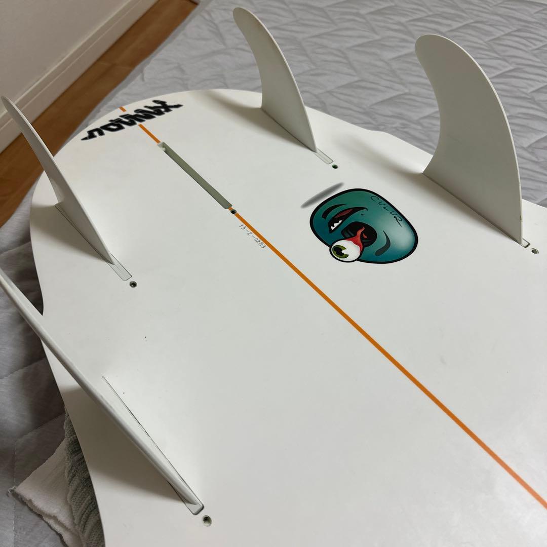 フィン付き　ザナドゥ　サーフボード5’5