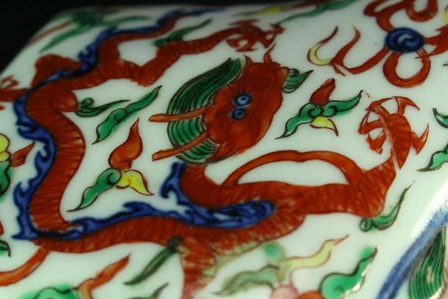 中国美術 赤絵雲龍紋 蓮菱 蓋物 大明嘉靖年製 書(K-A718)