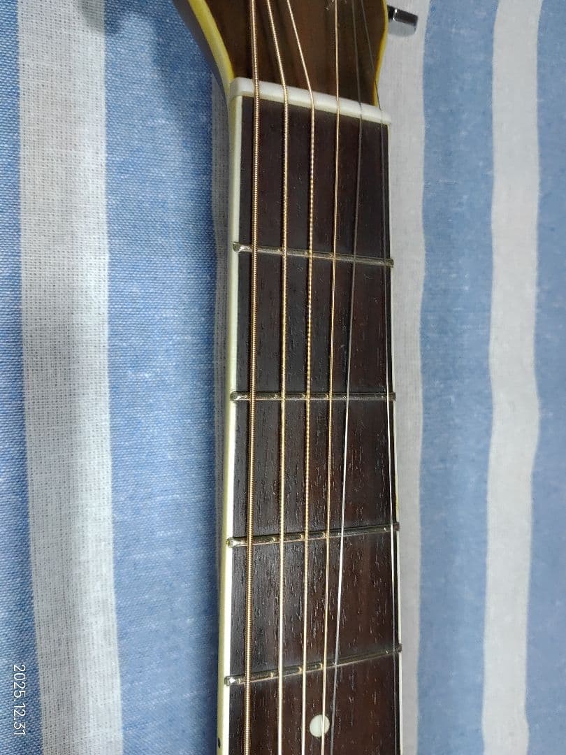 初心者用MORRISのドレッドノートタイプのフォークギターMD-507N美品です