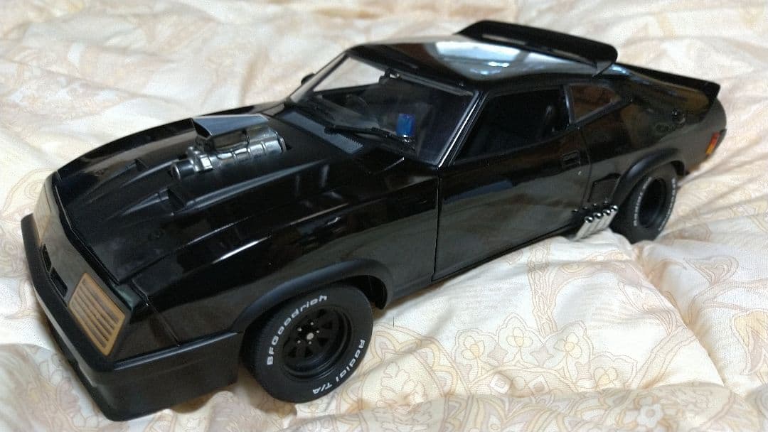 マッドマックスインターセプトター1/18スケール。
