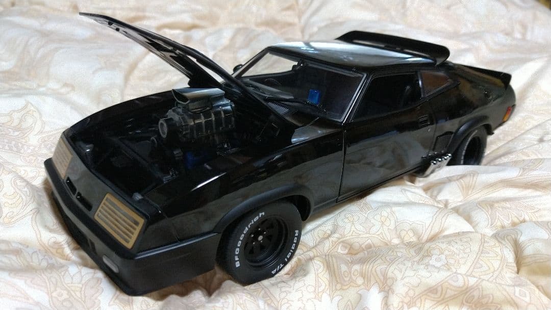 マッドマックスインターセプトター1/18スケール。
