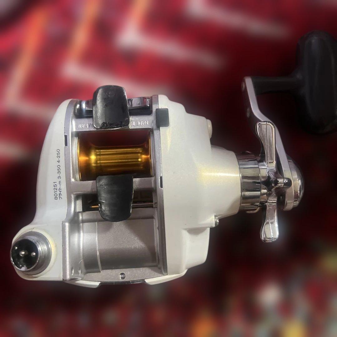 (ジャンク品)デジタル表示付き電動リール ホワイト/シルバー