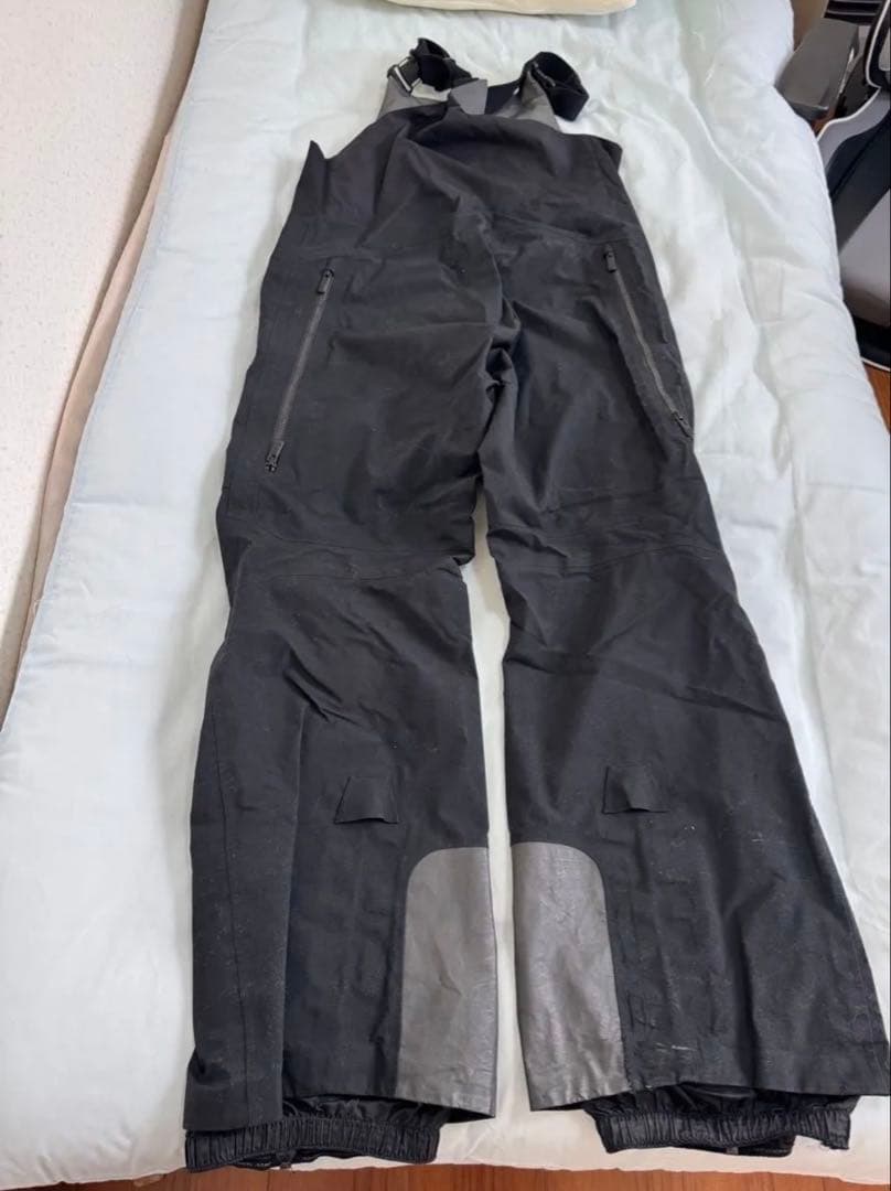 Burton [ak] ゴアテックスPRO ビブパンツ　ブラック