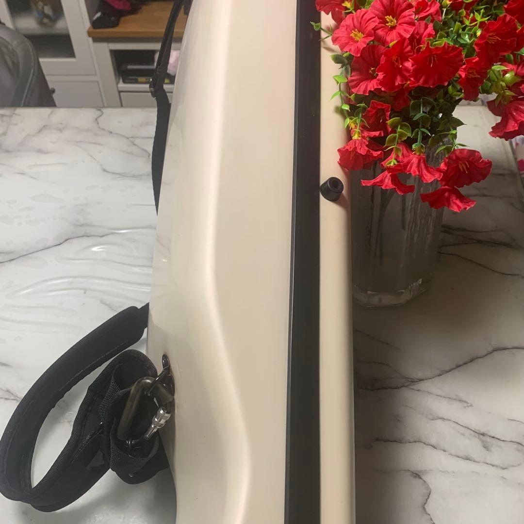 激安■bam ホワイト系 バイオリンケース半月型4/4　ロック機能付き■傷あり