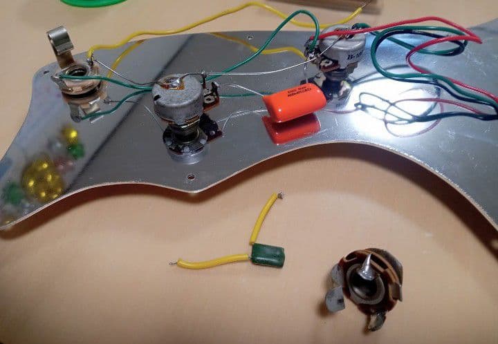 【メンテナンス済み 交換部品多数】Kawai カワイ エレキベース ケース付き