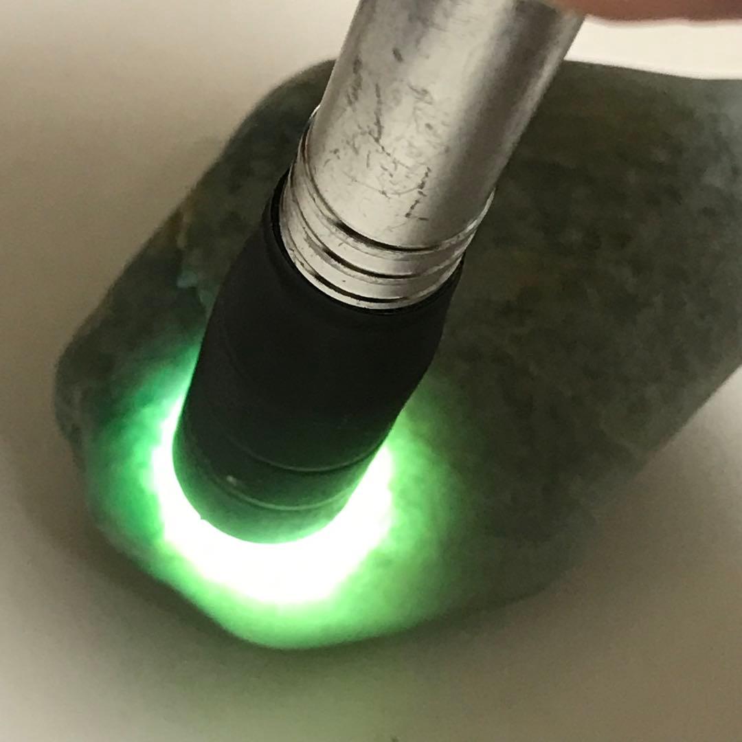 糸魚川翡翠　青　海石　199g