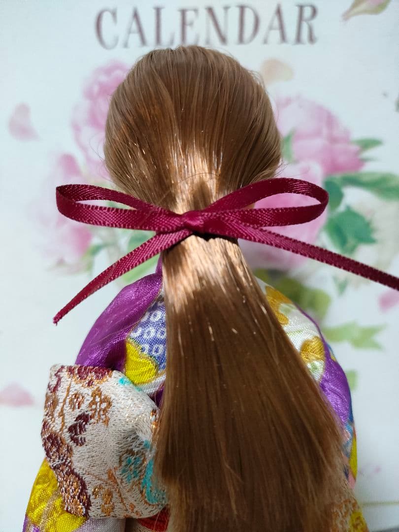 茶髪　赤いアイシャドウのジェニーちゃん　着物ジェニー？　リカちゃん