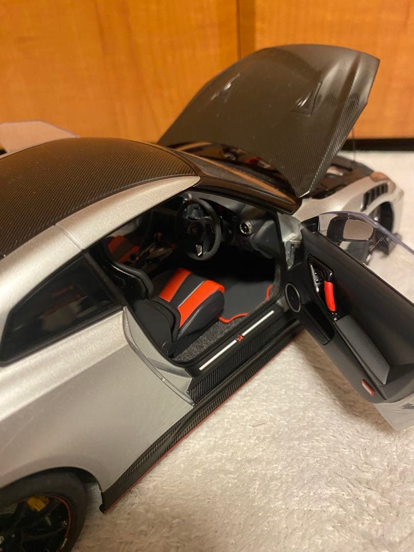 ミニカー AUTO ART GT-R nismo 18/1