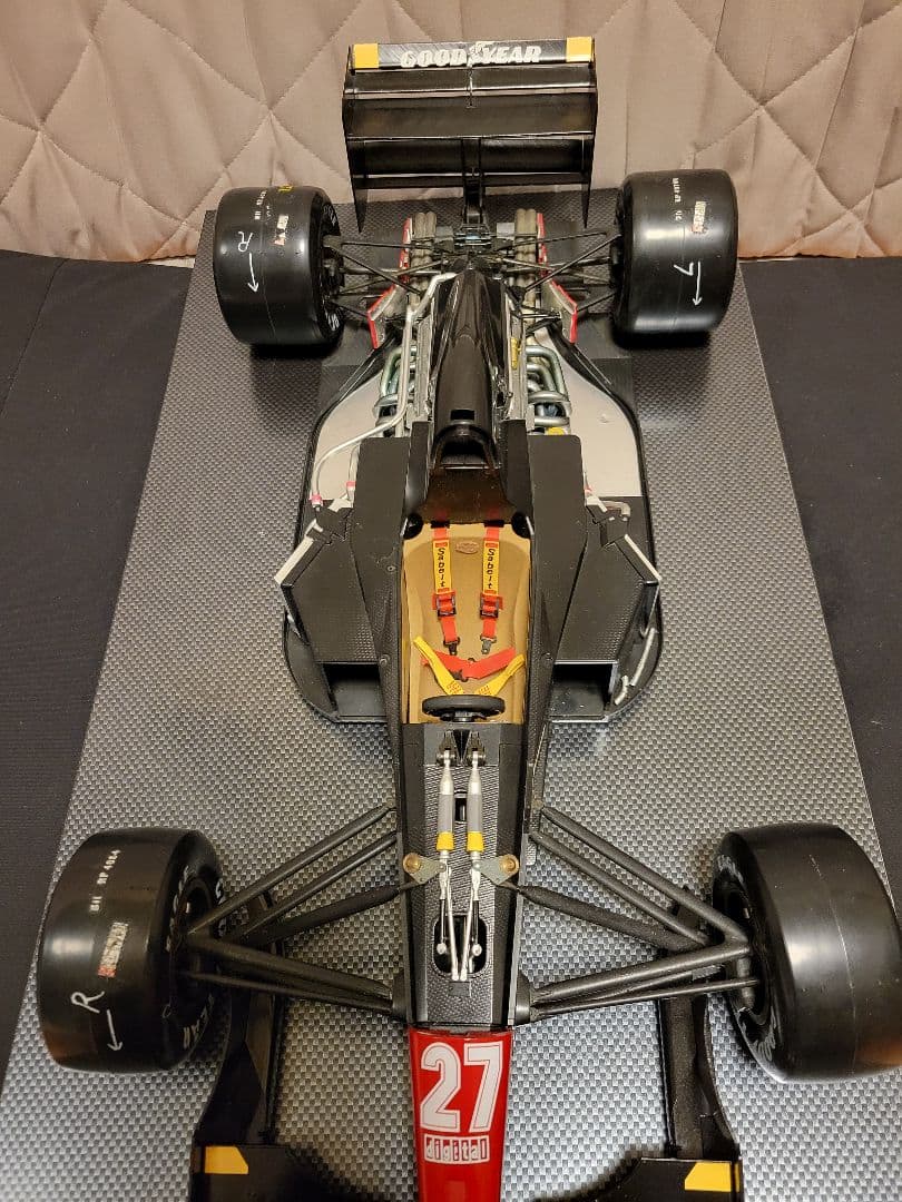 ロッソ 1/8スケール フェラーリ643　ミニチャンプス1/18　アイルトンセナ