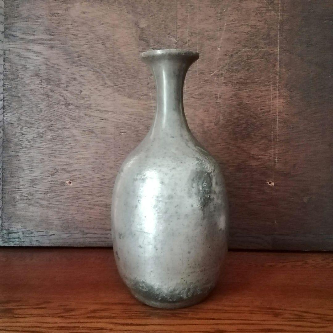 鈍い銀色　荒れた肌　枯れた錫の徳利　花活け　一輪挿し　江戸明治　水漏れあり