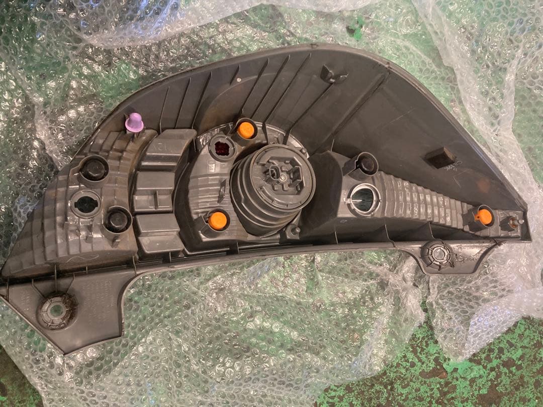 10アクア右テールランプ