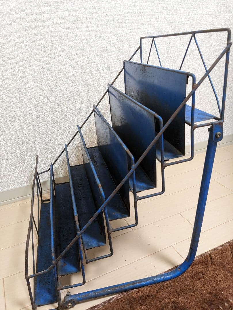 昭和レトロ　ブックスタンド　ブルー　昔、病院や床屋、喫茶店にありました