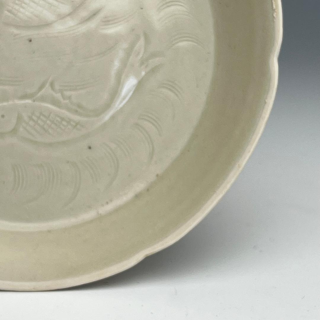 定窯 白磁陵花小盤 陰刻双魚紋 宋時代 擺件 古玩 中国美術 621b