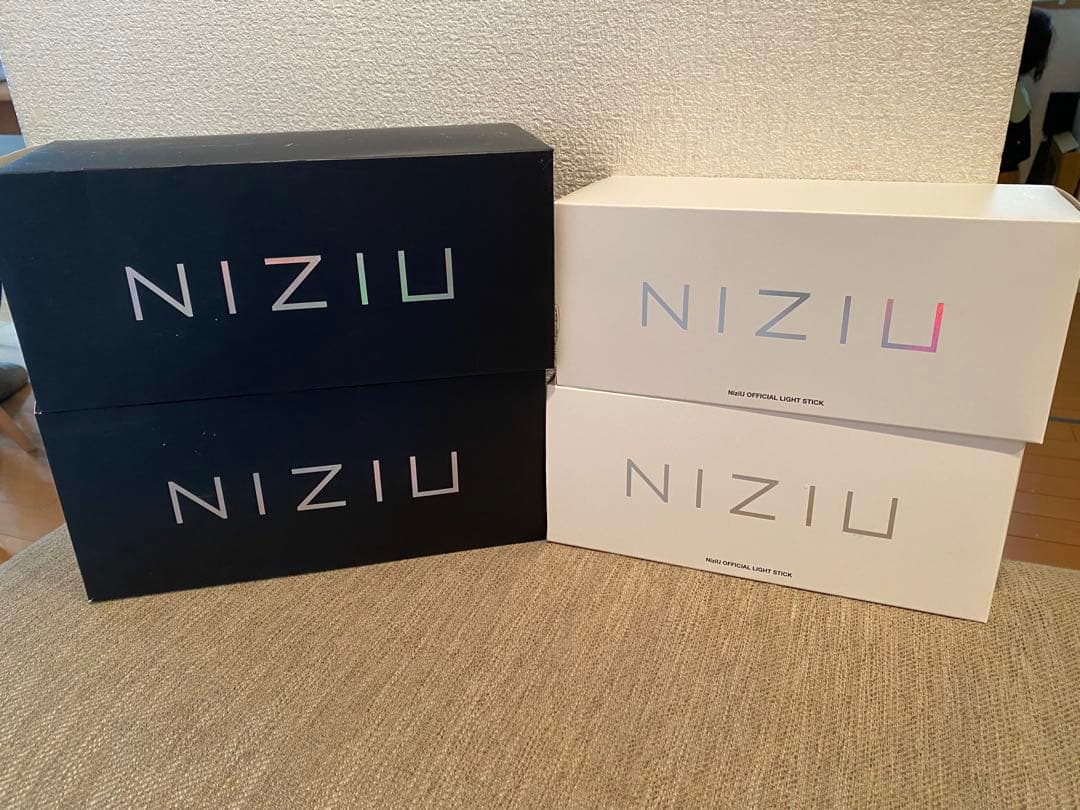 NiziU ペンライト 2本セット ケース付き