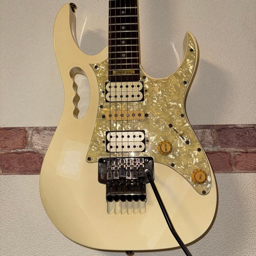 Ibanez JEM555 White Steve Vai シグネチャーモデル