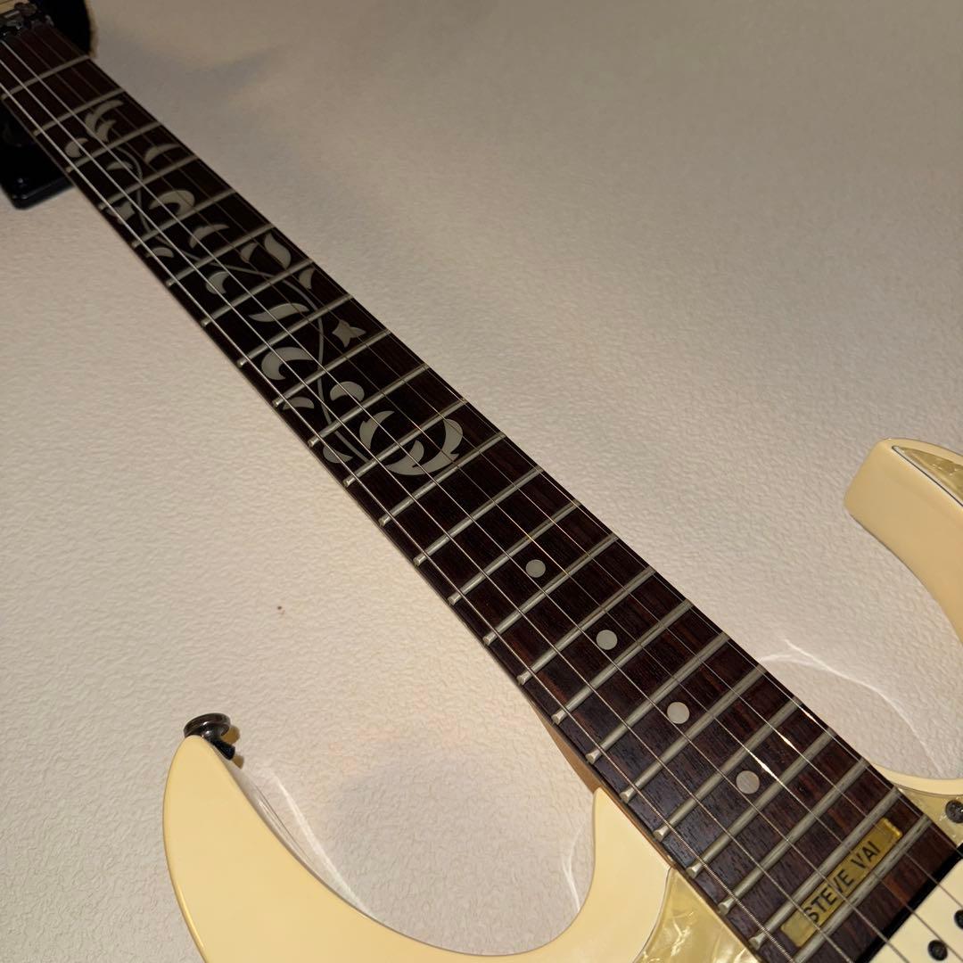 Ibanez JEM555 White Steve Vai シグネチャーモデル