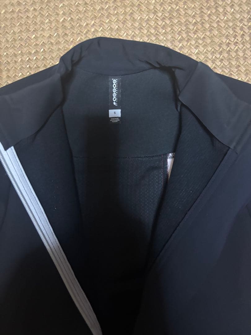 アソス　サイクルジャケット 黒/赤 フルジップ冬用