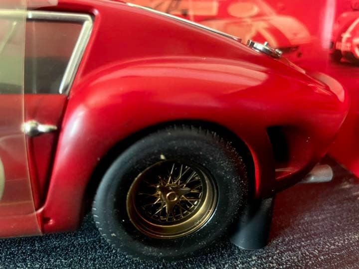 価格変更 1/18 ホットウィール フェラーリ250GTO ウェザリング仕様