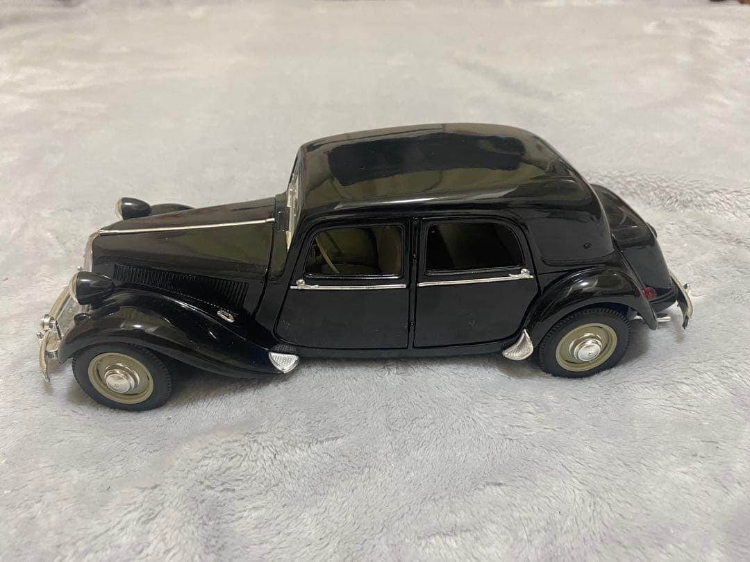 ミニカー Maisto CITROEN 15CV 6 Cyl (1952) 1/18