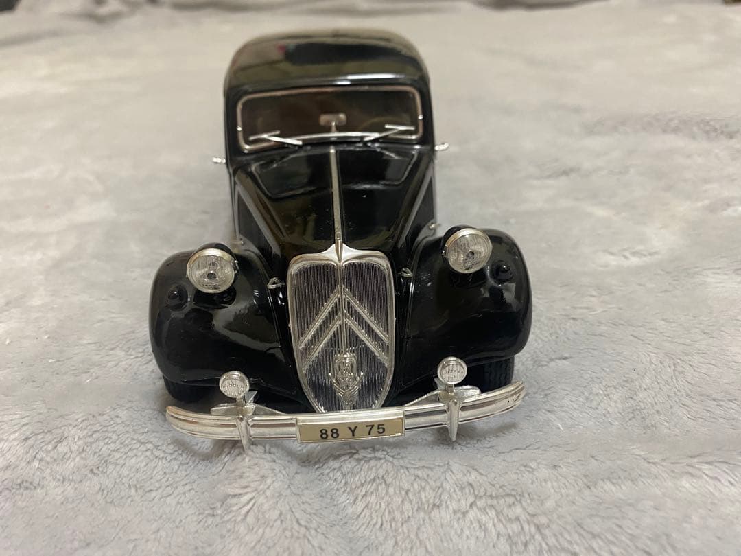 ミニカー Maisto CITROEN 15CV 6 Cyl (1952) 1/18