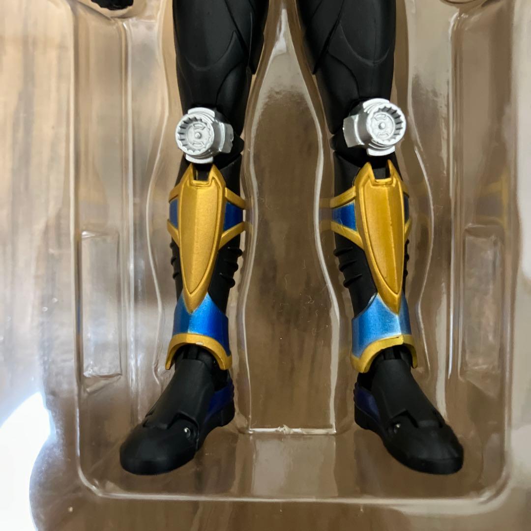 フィギュアーツ　仮面ライダー　ナイト　サバイブ　龍騎　リュウキ　ガヴ　ギーツ