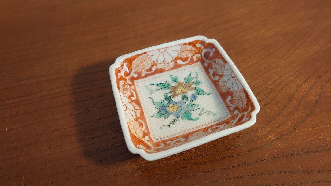 古九谷　古伊万里　赤絵　陽刻文　華の図　飯田屋　宮本屋窯　越中丸山焼　１客