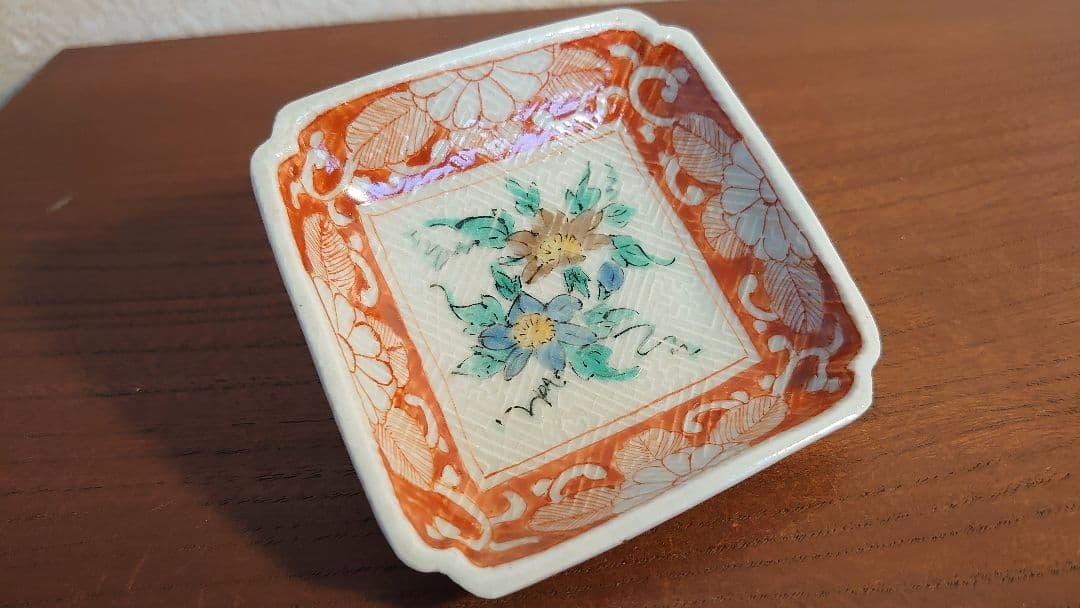 古九谷　古伊万里　赤絵　陽刻文　華の図　飯田屋　宮本屋窯　越中丸山焼　１客