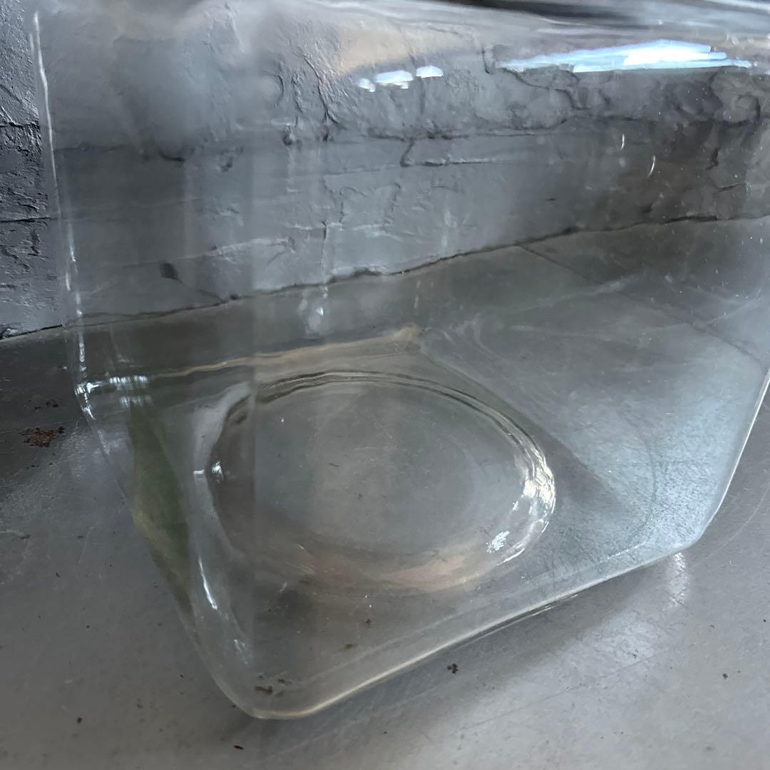 お値下げ‼️ヴィンテージ　ガラス製四角いジャー 金属蓋付き