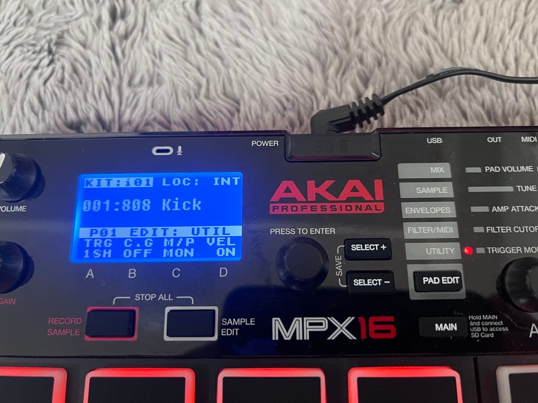 AKAI MPX16 サンプラー　16パッド×10バンク　さらにSDで増設可能