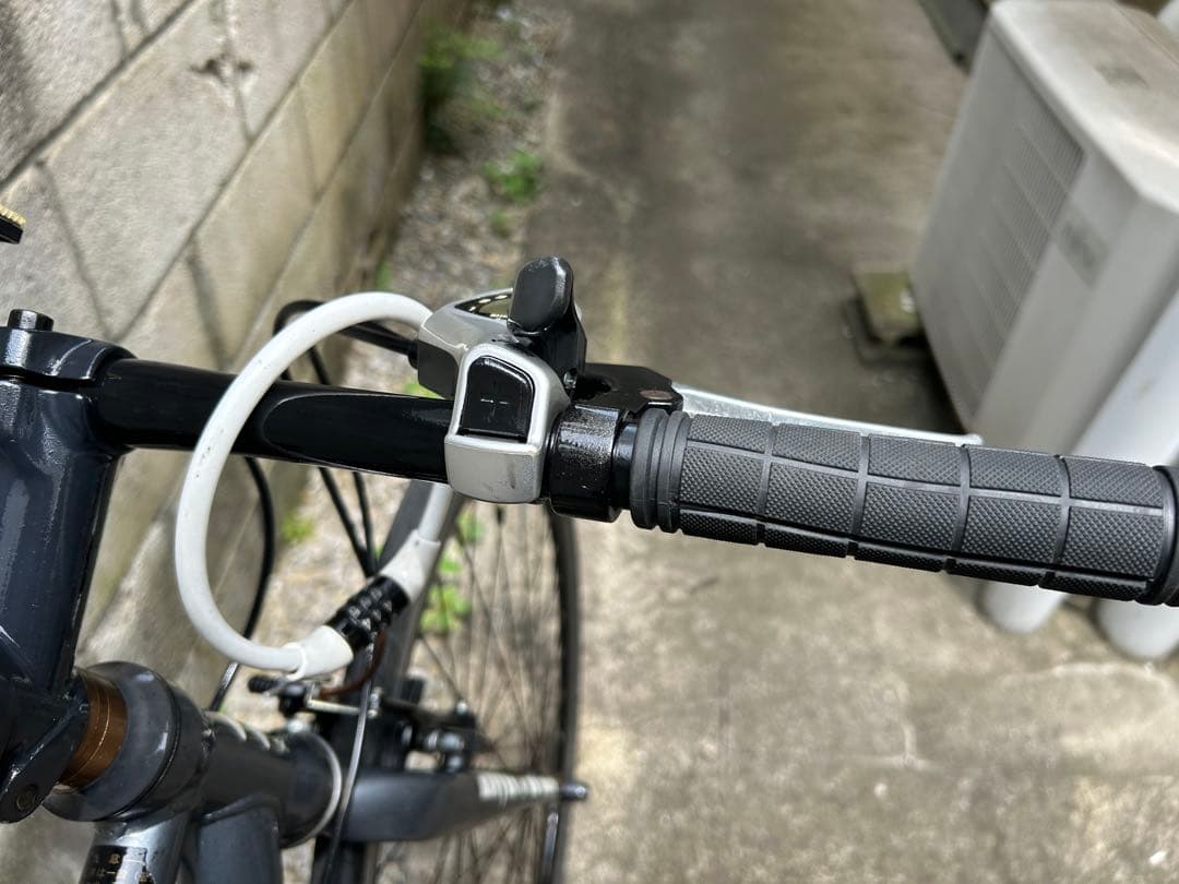 クロスバイク グレー レバー式ブレーキ