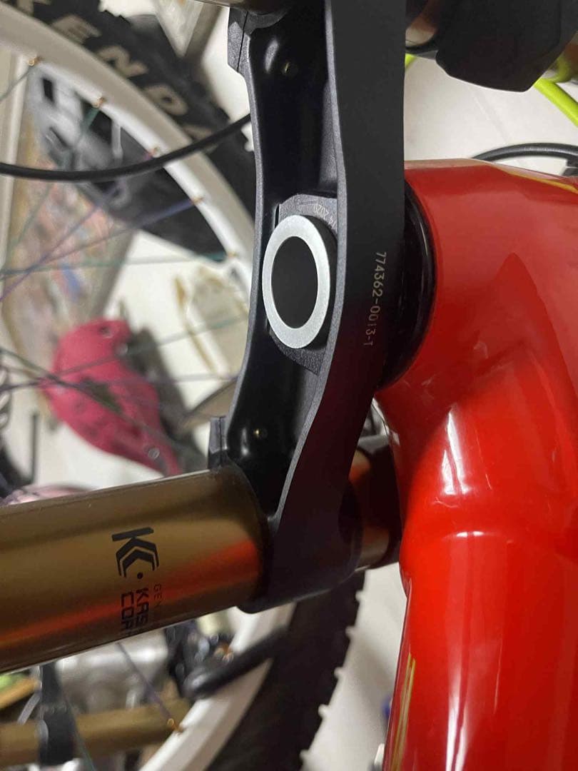 2021 ファクトリーシリーズ 40 フロート 27.5 203MM グリップ2